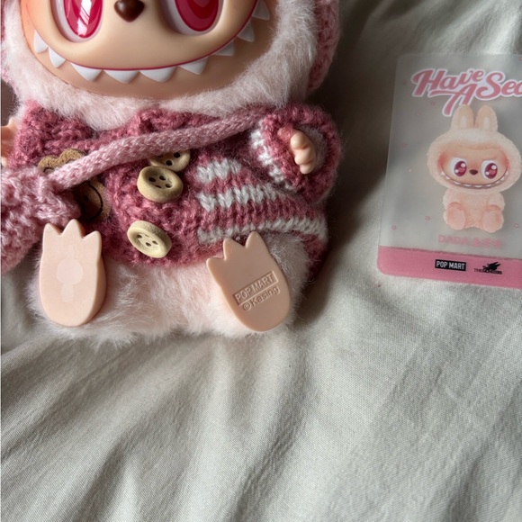 🩷LABUBU DADA COMES WITH OUTFIT🩷 - Picture 3 of 4